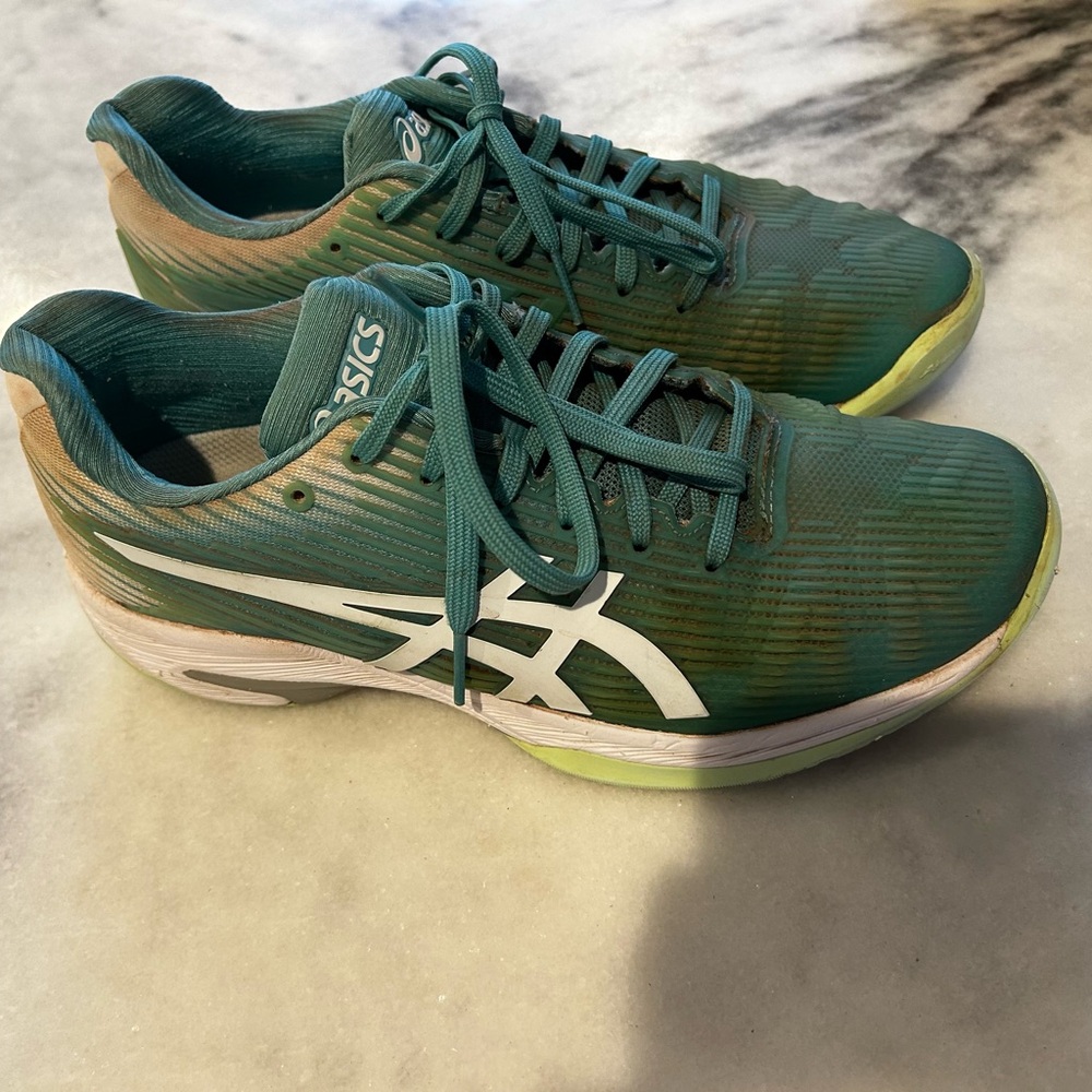 Women’s ASICS Solution Speed FF
Size 6.5